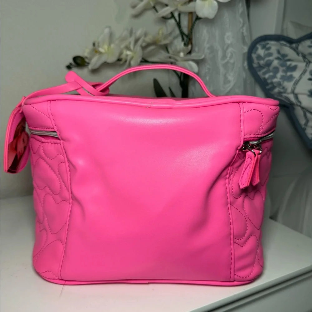 Paris Hilton Vibrant Pink Heart Cosmetic Case - Picture 5 of 7